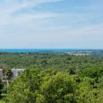 Penthouse Stella Marini With Jacuzzi And Sea View 2,5 Km From Sea *