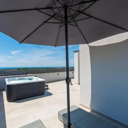 Appartement Penthouse Stella Marini With Jacuzzi And Sea View 2,5 Km From Sea *