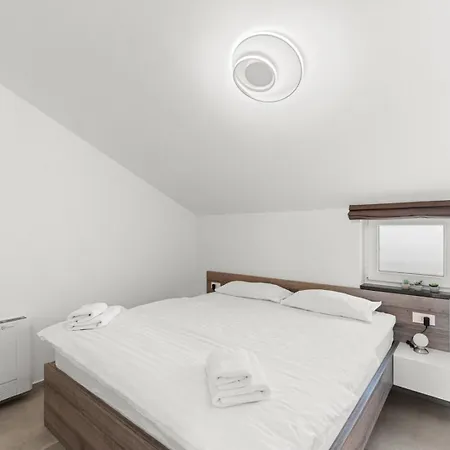 Appartement Penthouse Stella Marini With Jacuzzi And Sea View 2,5 Km From Sea *