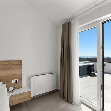 Appartement Penthouse Stella Marini With Jacuzzi And Sea View 2,5 Km From Sea *