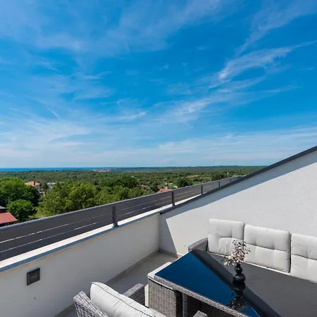 Penthouse Stella Marini With Jacuzzi And Sea View 2,5 Km From Sea Appartement *