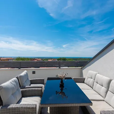 Penthouse Stella Marini With Jacuzzi And Sea View 2,5 Km From Sea *