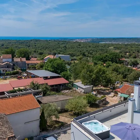 Penthouse Stella Marini With Jacuzzi And Sea View 2,5 Km From Sea